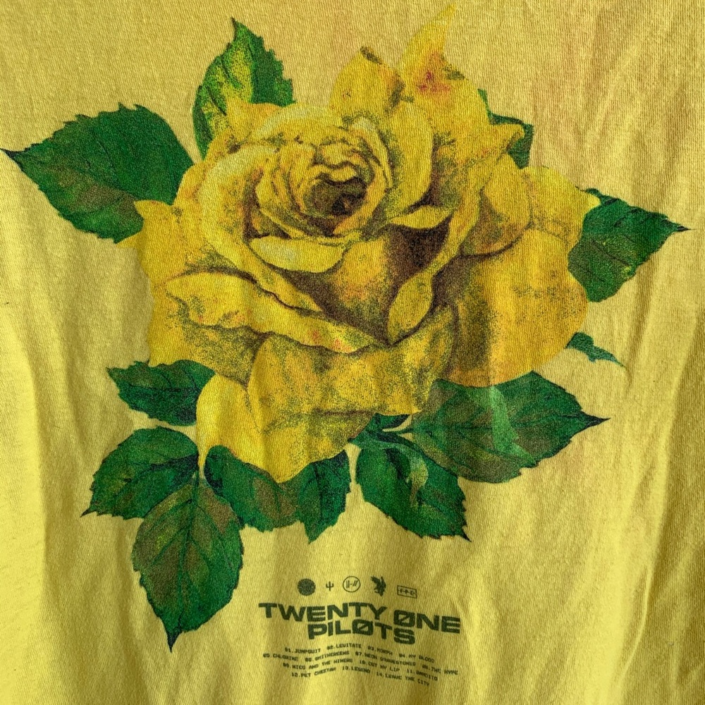 🍒💣 Twenty one pilots band shirt